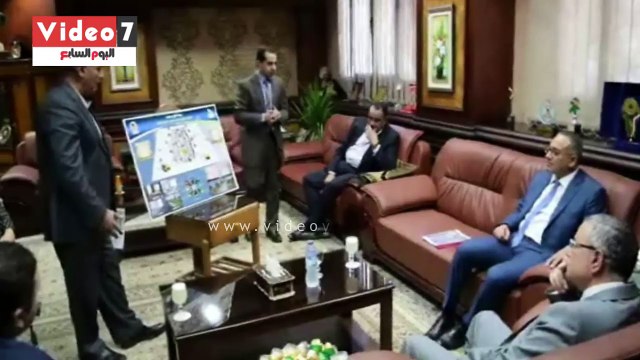 محافظة المنيا توقع بروتوكولاً مع وزارة الإسكان لتطوير منطقة أبو هلال
