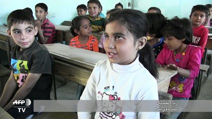 اطفال سوريون يتذوقون متعة العودة الى المدرسة في منبج
