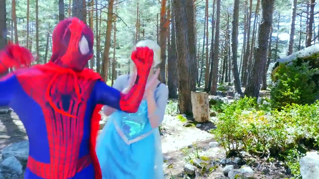 SPIDERMAN HURTS VS SUPERMAN & FROZEN ELSA !! Spiderman vs Iron Man FREAK w_ Joker Prank-5qoFs9mIeKw