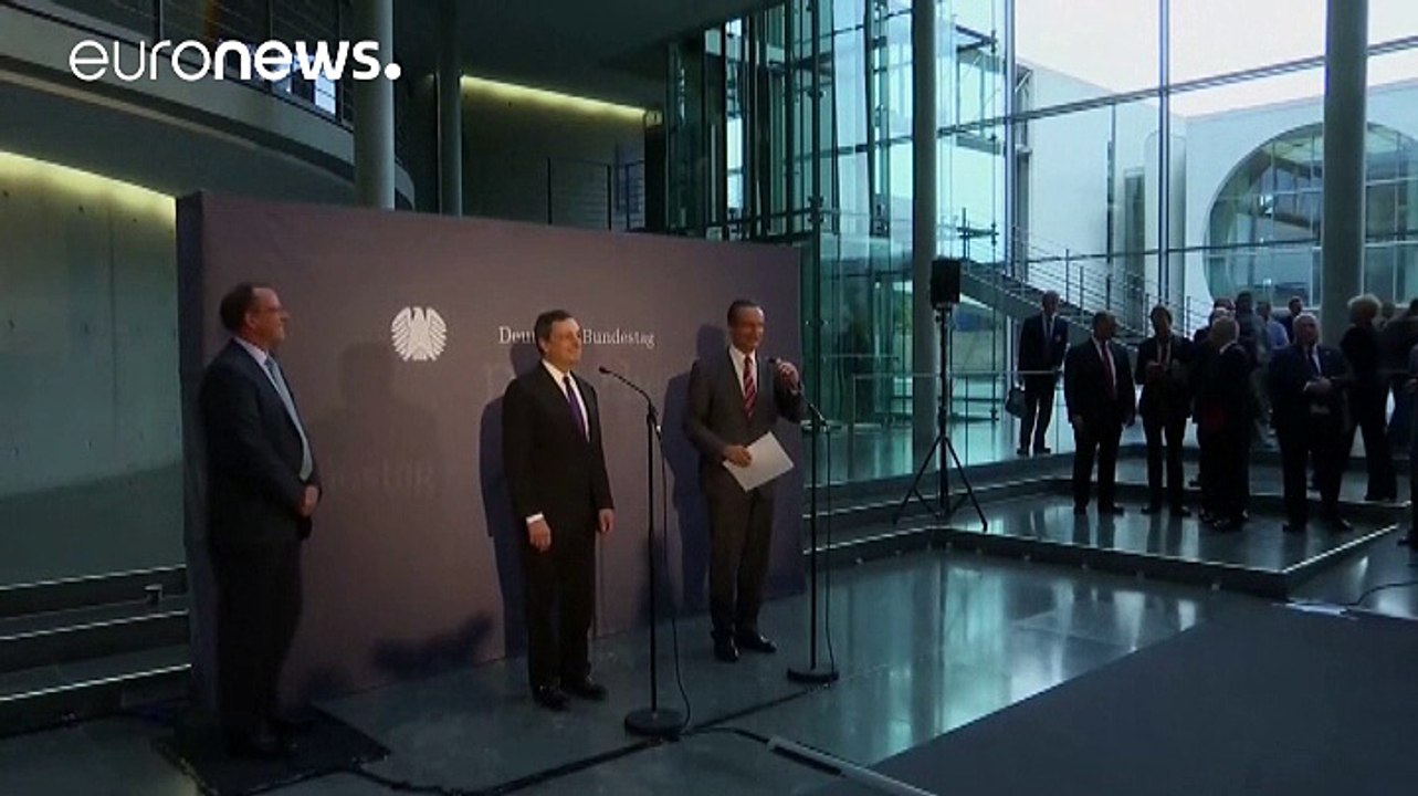 Draghi: Deutsche profitieren von EZB-Politik - keine Mitschuld an Bankproblemen