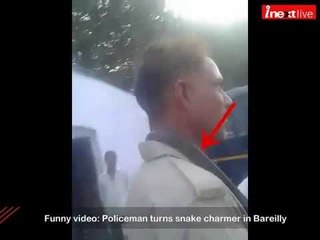 UP Policeman turns snake charmer in Bareilly