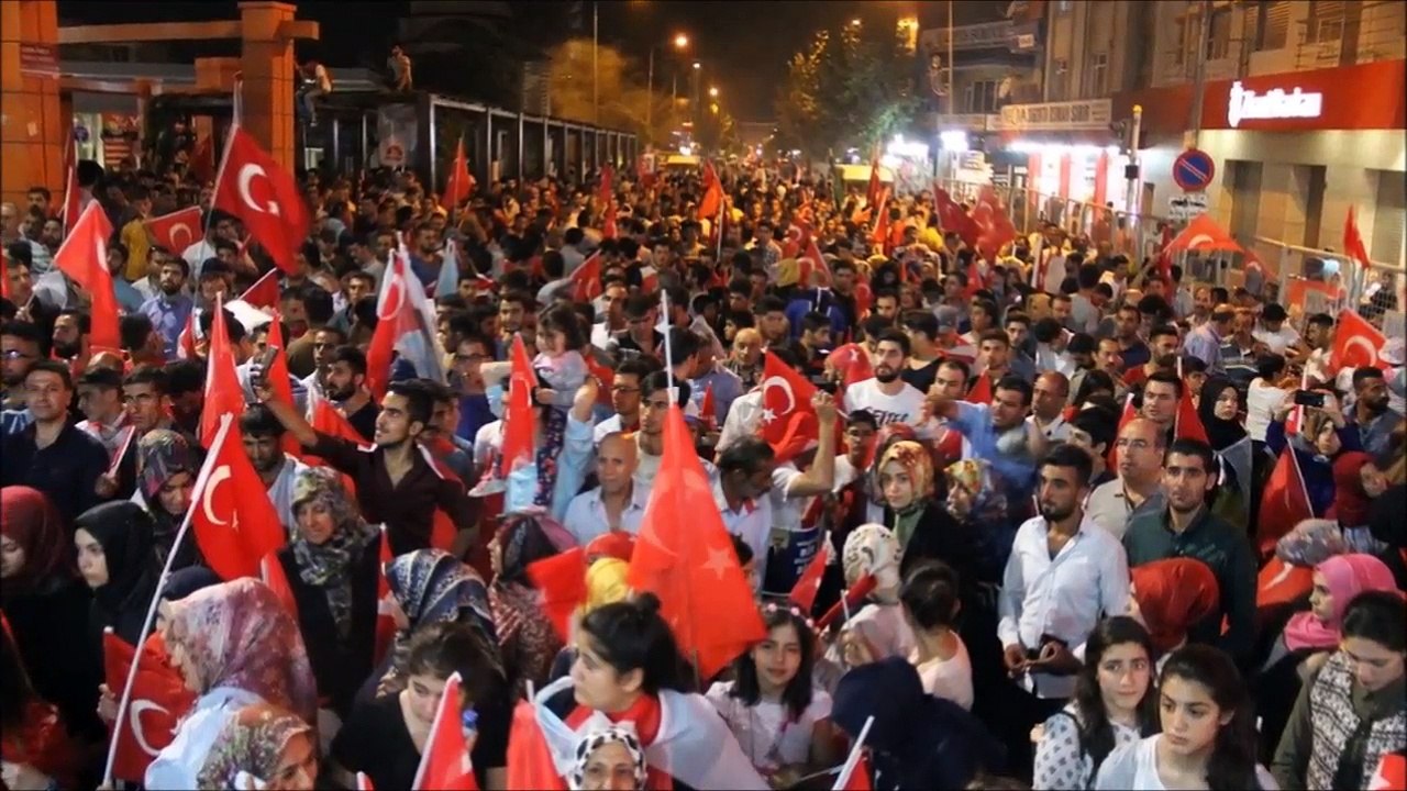 Sevdik Seni Uzun Adam