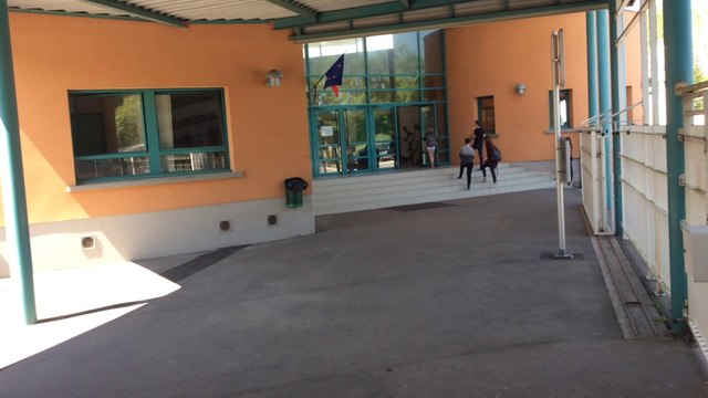 Les élèves du Conseil de Vie Collégienne présentent le collège Fernand Léger de Vierzon.