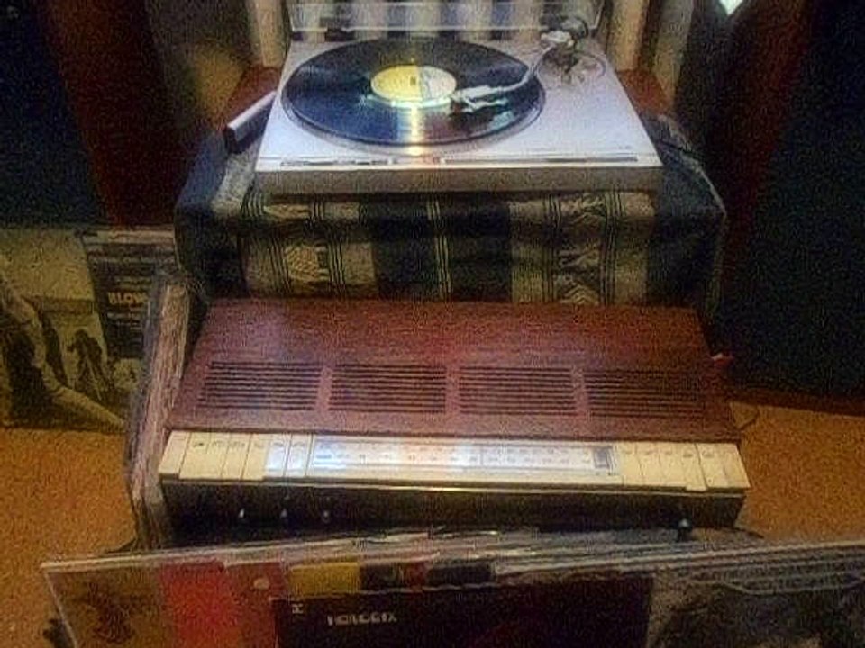 B&O Stereo playing classic Band of Gypsys  (DSCN4569)