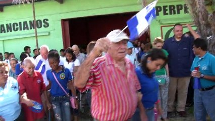 Abuelos de casa hogar tambien desfilaron