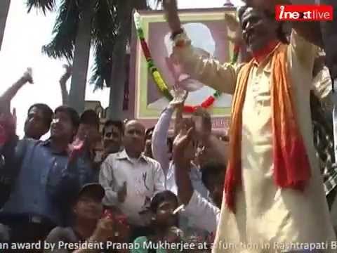 Malaviya’s Bharat Ratna reaches BHU, students offer grand welcome