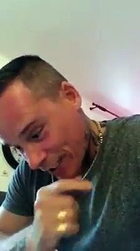 Il s'en prend à la ministre de l'éducation national après avoir vu les devoirs donné à sa fille de 11ans.