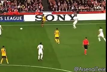 Mesut Ozil destroyed Basel player with brilliant skill