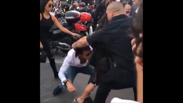 Kim Kardashian agressée par un fou qui essaie de lui embrasser les fesses...
