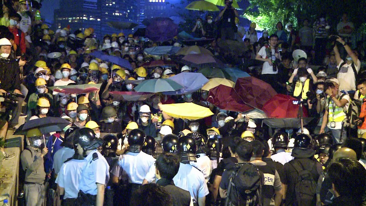 Hongkongs Regenschirmrevolutionär Law erobert das Parlament