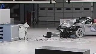 2007 Mitsubishi Eclipse Spyder moderate overlap IIHS crash test