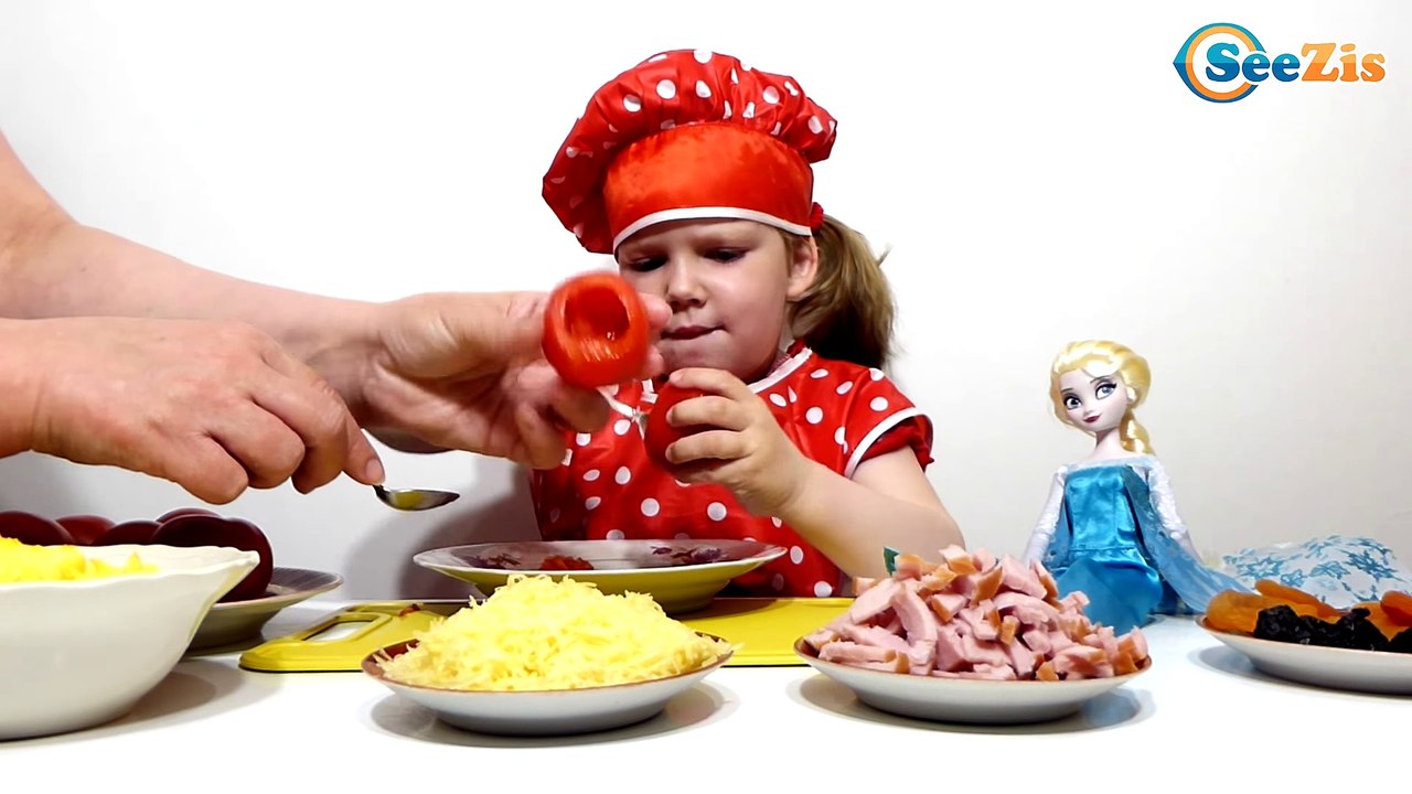 Повара Ника и Принцесса Эльза готовят фаршированные помидорчики. Видео для детей Frozen Elsa