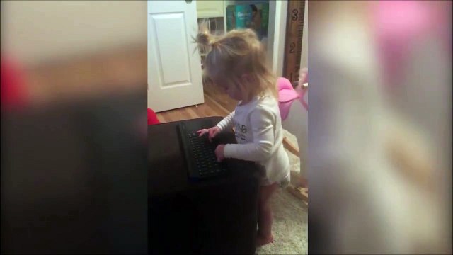 Fillette prise en flag avec l'ordi de papa... Oups