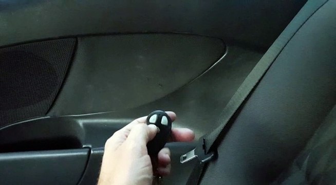 Así esconden los narcos la droga en los coches