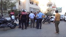 Şanlıurfa'da 'Çocuk' Kavgasında 1'i Polis, 2 Yaralı