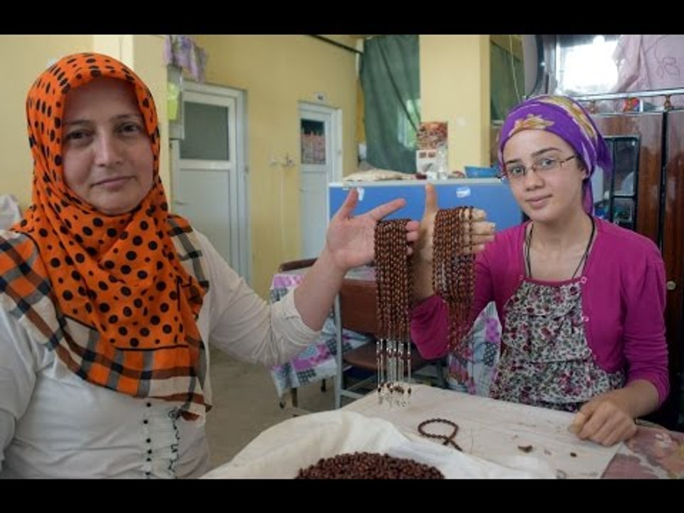 شاهد| " سُّبحات بيلاجيك" التركية فن عريق يتوارث جيل بعد جيل تقرير: ريم علي