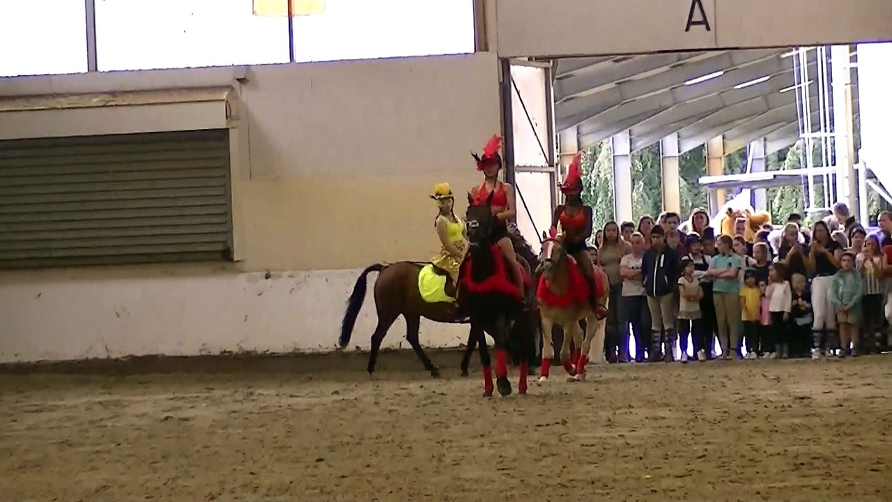 carrousel jeunes Centre équestre Restaurant Le Comte