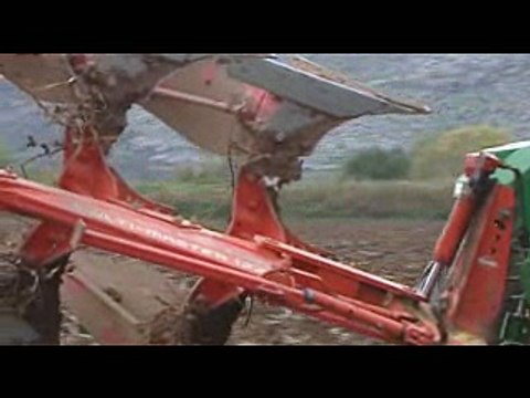 Στο έλεος της φορολογίας και των ασφαλιστικών εισφορών οι αγρότες. Ελπίδα η νέα ΠΑΣΕΓΕΣ σύμφωνα με τον Γ. Ανέστη