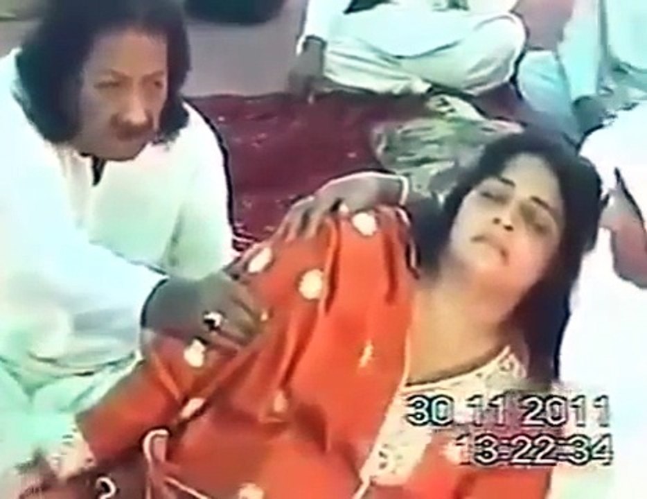 Jaali Peer at the tomb of some Baba ji