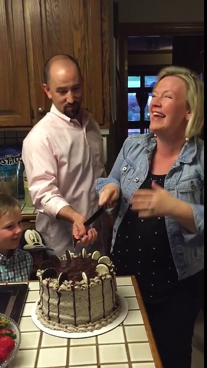 L'euphorie de cette maman enceinte quand elle découvre que l'enfant qu'elle porte est une fille après avoir eu 6 garçons