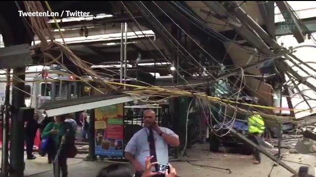 Les images d'un violent accident de train dans une gare près de Manhattan