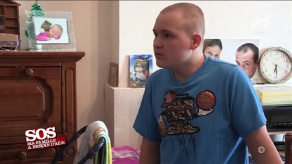 Pascal le grand frère donne une leçon de français à un ado