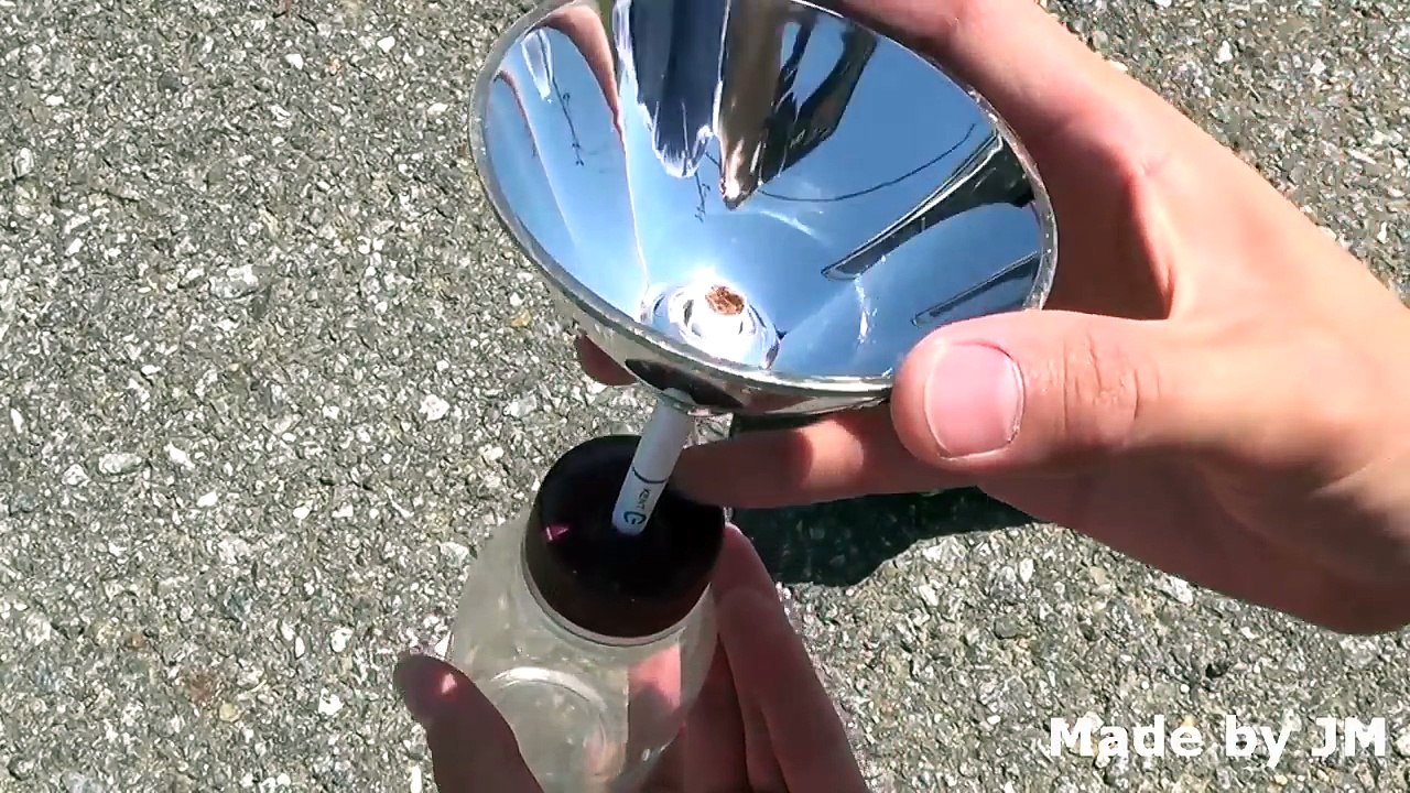 How to ignite a cigarette using a flashlight