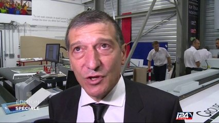 Charlie Hebdo : Hollande célèbre la "renaissance" de l'imprimerie de Dammartin