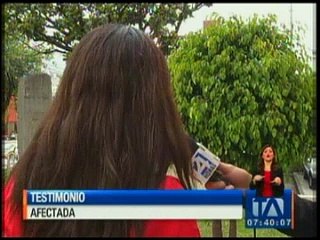 Hombre se hace pasar por no vidente para engañar en las calles