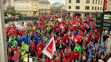 Brüksel'de binlerce kişi hükümeti protesto etti