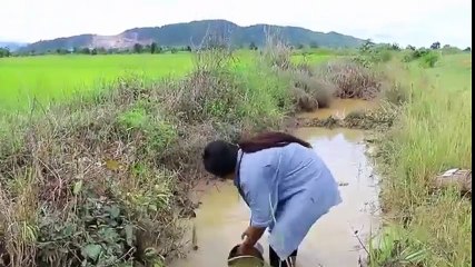 See the girl slapped canal fishing shallow waters