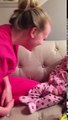 Mira la reacción de esta bebé al ver por primera vez a su mamá