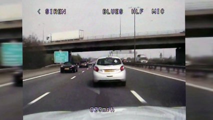 Un policier prend tous les risques pour sauver une mère et son bébé sur l'autoroute