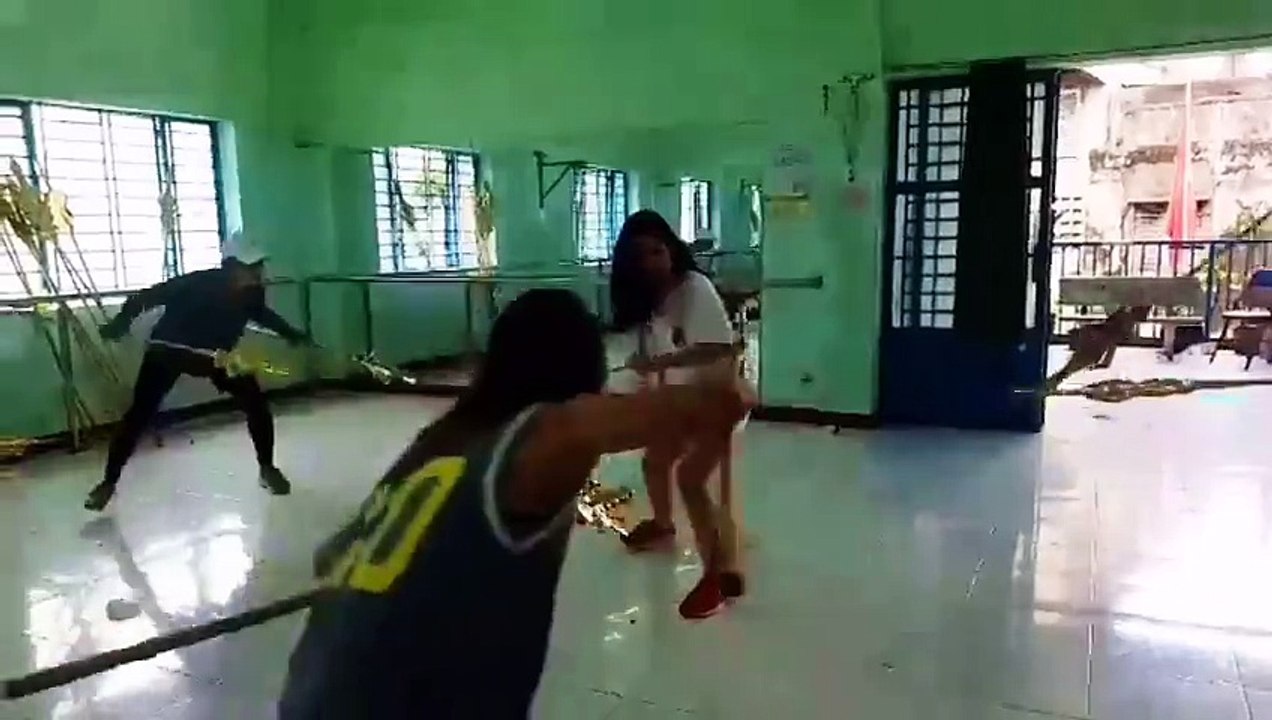 Đông Nhi  tập dợt cho It's Showtime