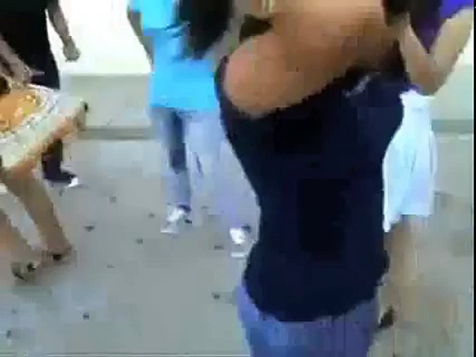 Dos chicas peleando de agalan