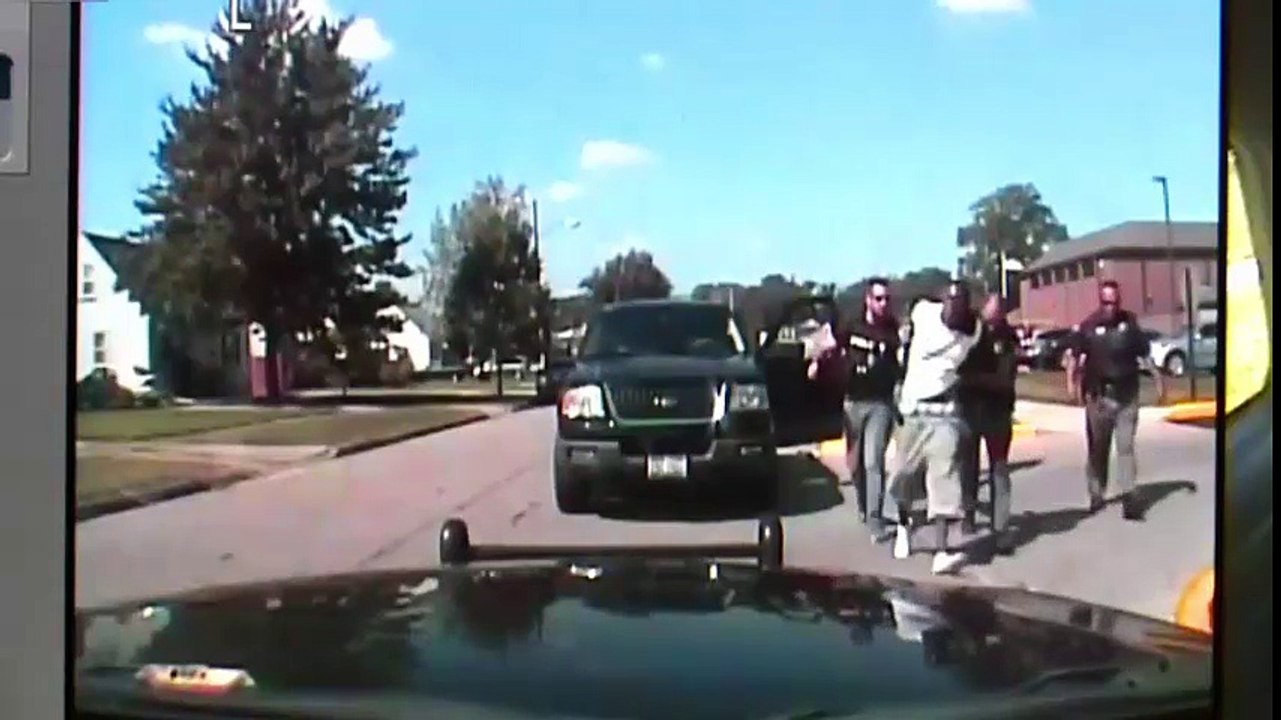 Cop cracks windshield with suspect's head