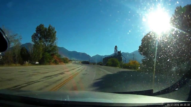 Quand tu croises un camion qui roule dans le mauvais sens sur l'autoroute... Dingue