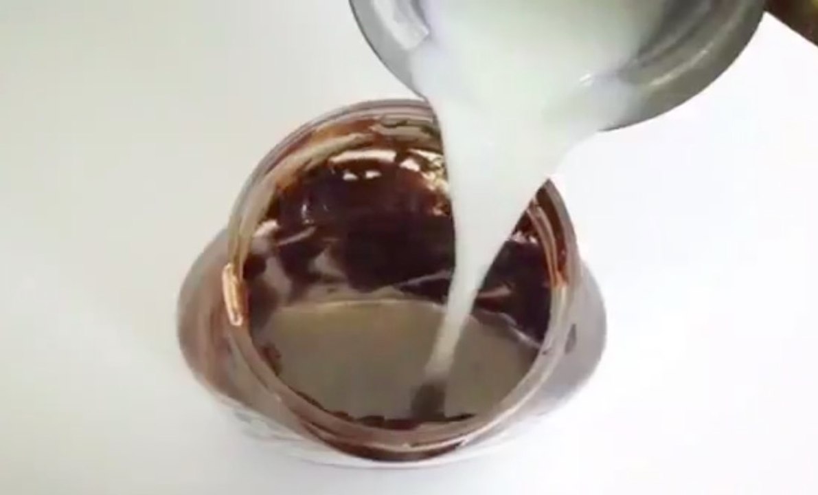 Technique pour récupérer le chocolat laissé au fond du pot de Nutella