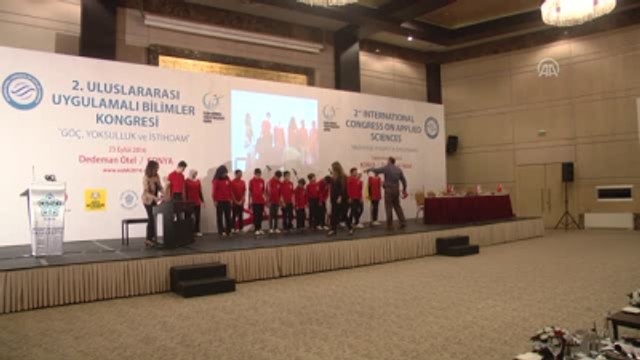 Savaşın İzlerini Müzikle Silmeye Çalışıyorlar