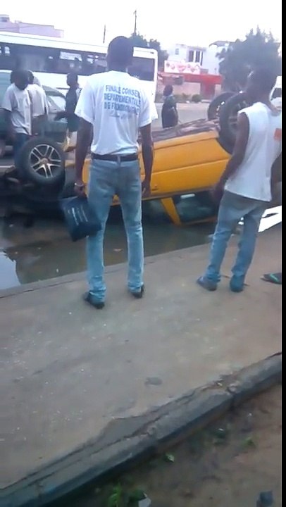 Yoff1 : Un taxi fait plusieurs tonneaux avant de se renverser