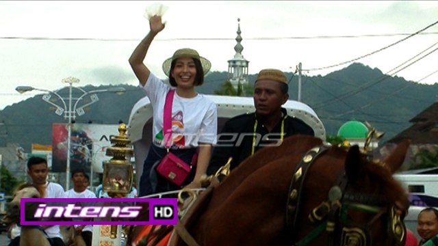 Euforia Warga Sambut Ayu Dewi di Kampung Halaman Sang Suami - Intens 30 September 2016