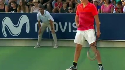 Rafael Nadal interrompt son match pour aider une maman à retrouver sa fille perdue. Un geste noble !