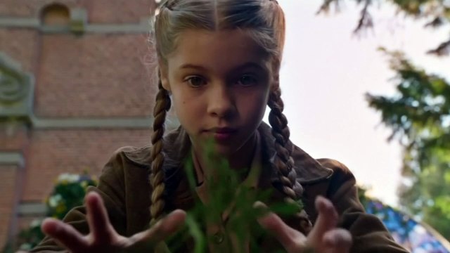 Asa Butterfield tell us about his movie Miss Peregrines