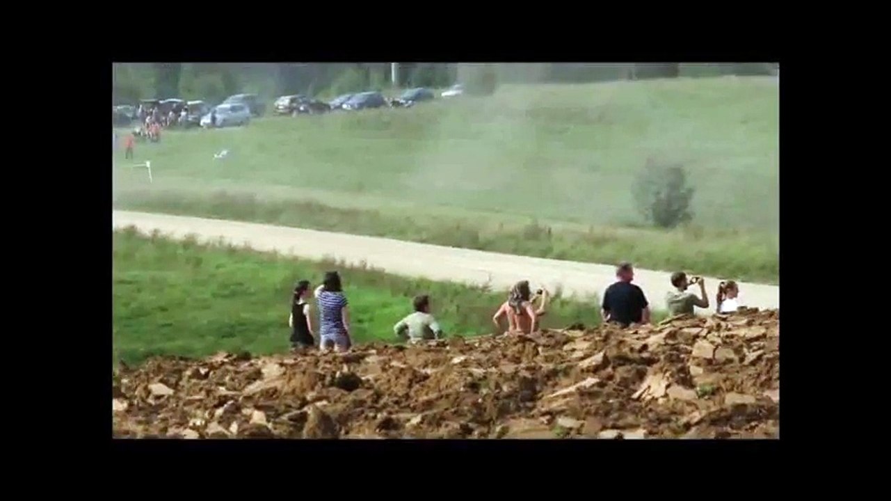 Des tonneaux impressionnant pendant une course de rallye !