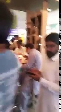 Abid Sher Ali faces Go Nawaz Go slogans at Bhera interchange where he was having lunch.