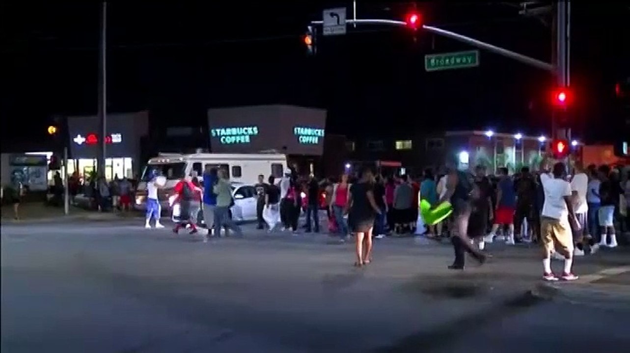 En Californie, deuxième nuit de manifestations après la mort d'un Noir non armé tué par la police