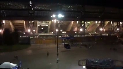 "Napoli taraftarları deprem etkisi yarattı."