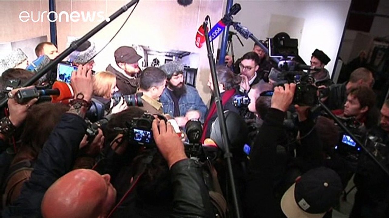 Mit 'Blut' besprüht: Moskauer Fotoausstellung zum Ukraine-Konflikt verwüstet