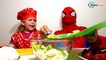 SPIDERMAN. Человек Паук учит Повара Нику готовить вкусный и полезный завтрак. Видео для детей