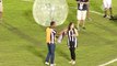 Torcedor pede namorada em casamento em campo durante jogo do Botafogo